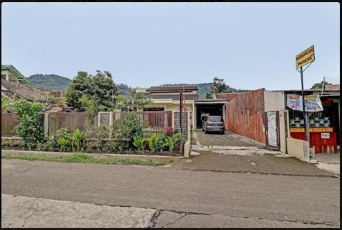 Adinda Homestay Lembang Exterior foto